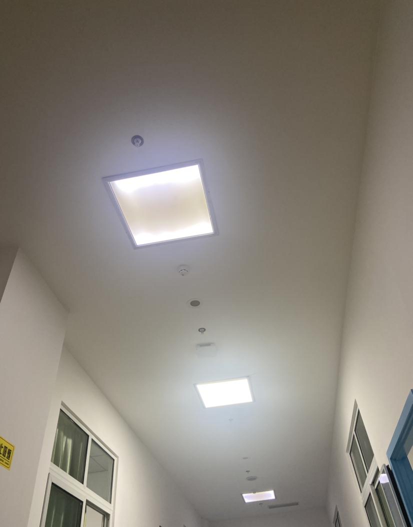 人家是在景点排队等着，等着打卡拍照。

我这是在医院排队等着，等着拿药治疗，天啊
