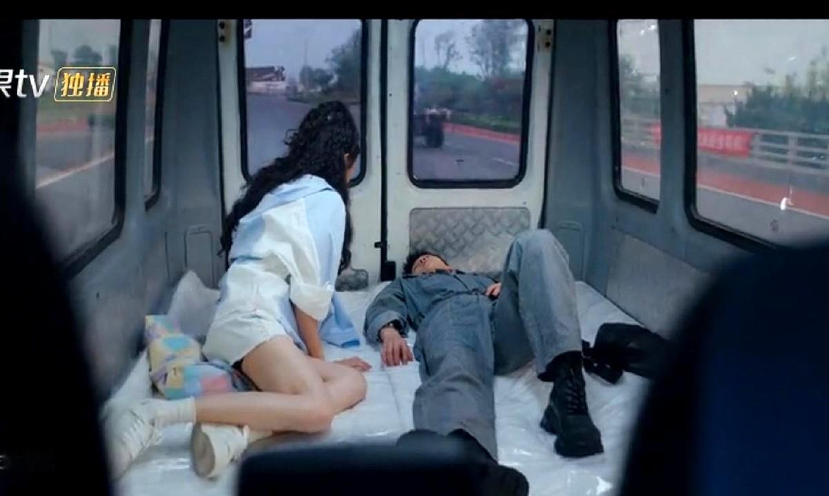 但是话说回来，货拉拉这波操作有点意思。

电视剧里，关晓彤演的晴也把旧衣服卖了，