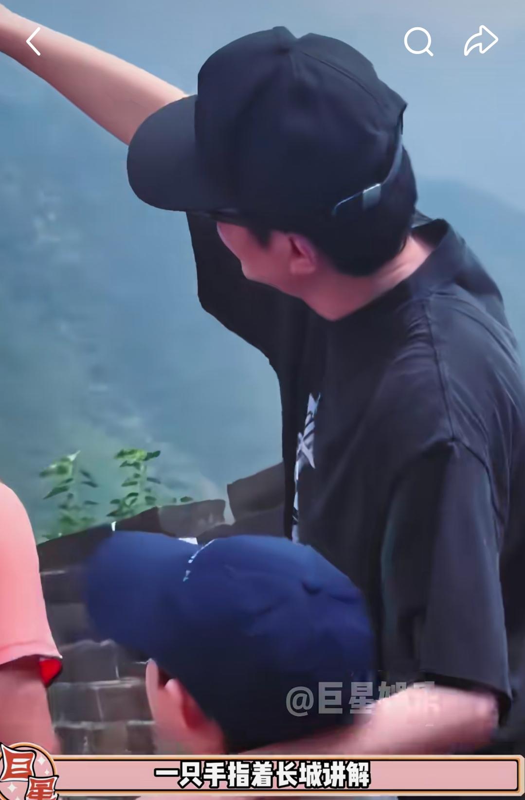 这么比起来，想想比很多星二代的孩子要幸福，因为爸爸妈妈都很爱他，并且还没有再婚，