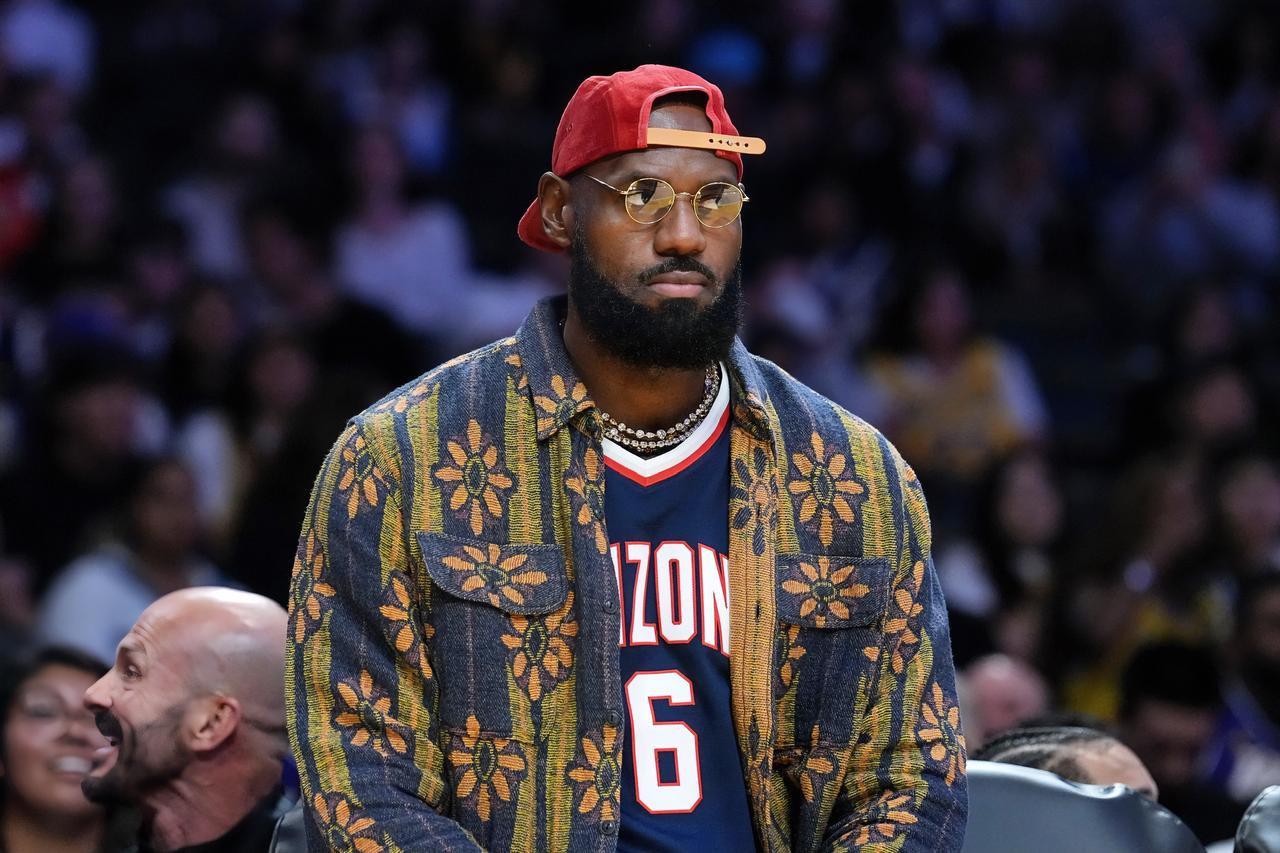 东契奇：小里，上赛季你们前14场比赛是不是跟本赛季一样，也取得10胜4负？？？