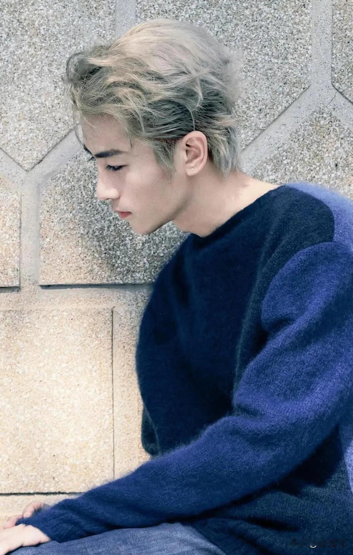 陈晓离婚协议细节又爆新瓜！

这届网友的显微镜真是开到最大档，颁奖礼同框零交流、