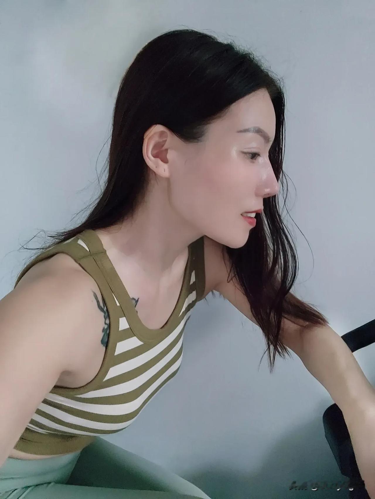自律路上一直在坚持一起野个好身材 自律生活打卡 谁还不是小腰精 随性洒脱风一样的