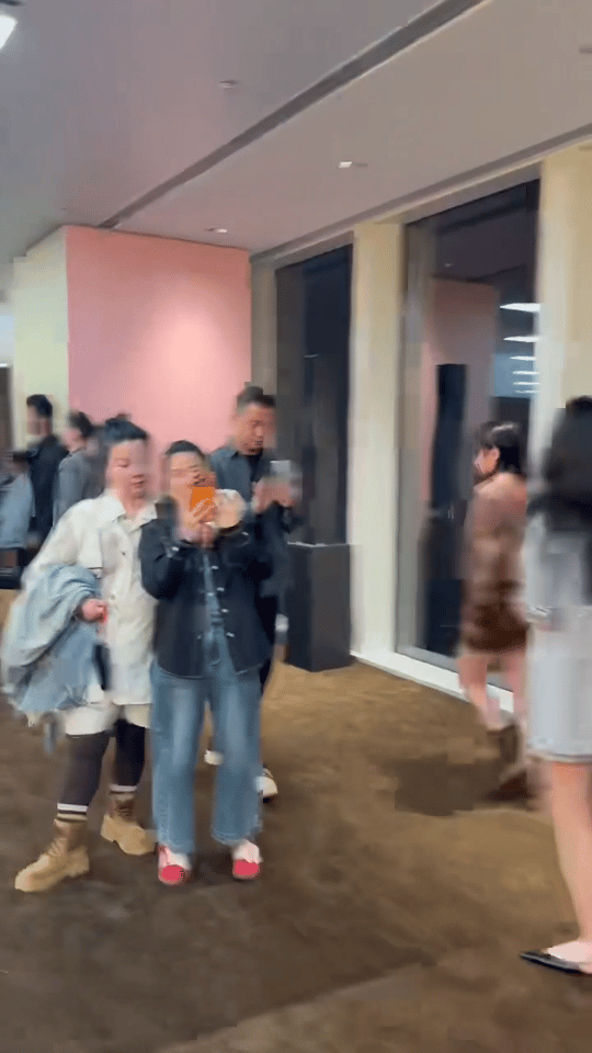 兰西雅走路劲劲的兰西雅怎么扭成这样她走路的状态真的无可挑剔😎，自带一股拽酷的气