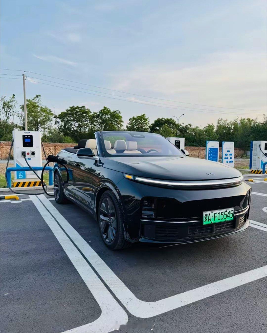 最近好像很流行做这种ai改的敞篷车？[doge]理想L9新能源汽车 ​​​