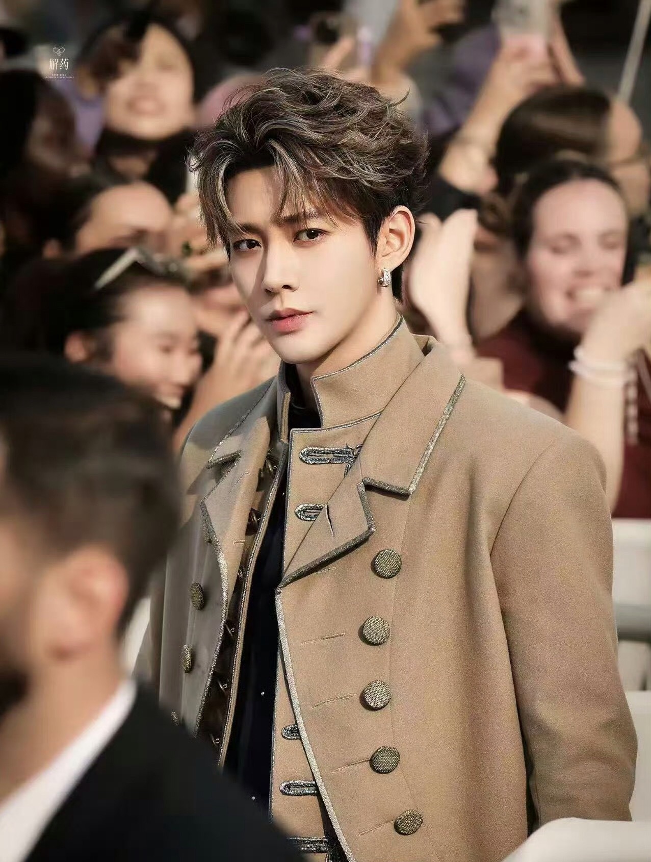 邓为 热衷穿孔帅哥穿孔，那就是潮流范