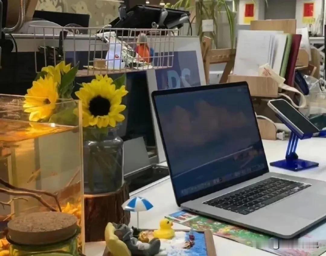 公司招聘工程主管，能给的工资上限为10，但由于招聘进展不理想，HR总监指示招聘网