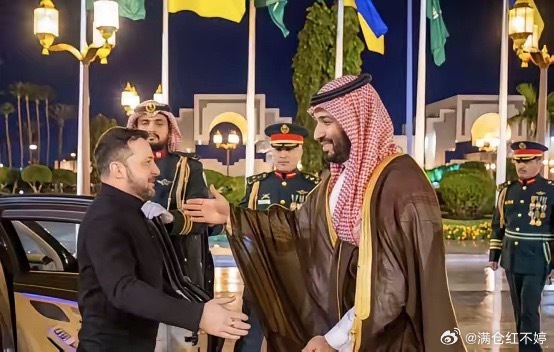 3月26日，乌克兰总统泽连斯基展开一场低调的“闪电外交”，其专机秘密降落在沙特阿