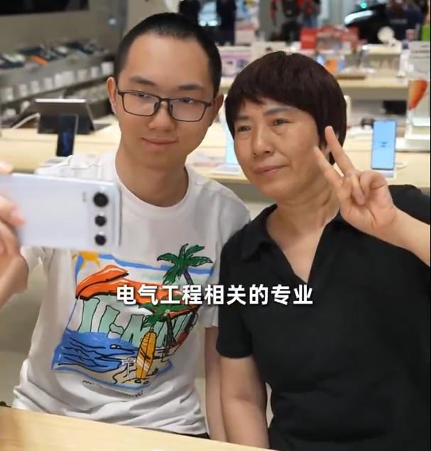 学生们都看过来，高考600分，就给孩子送一台荣耀600，这波操作太感动了！

最