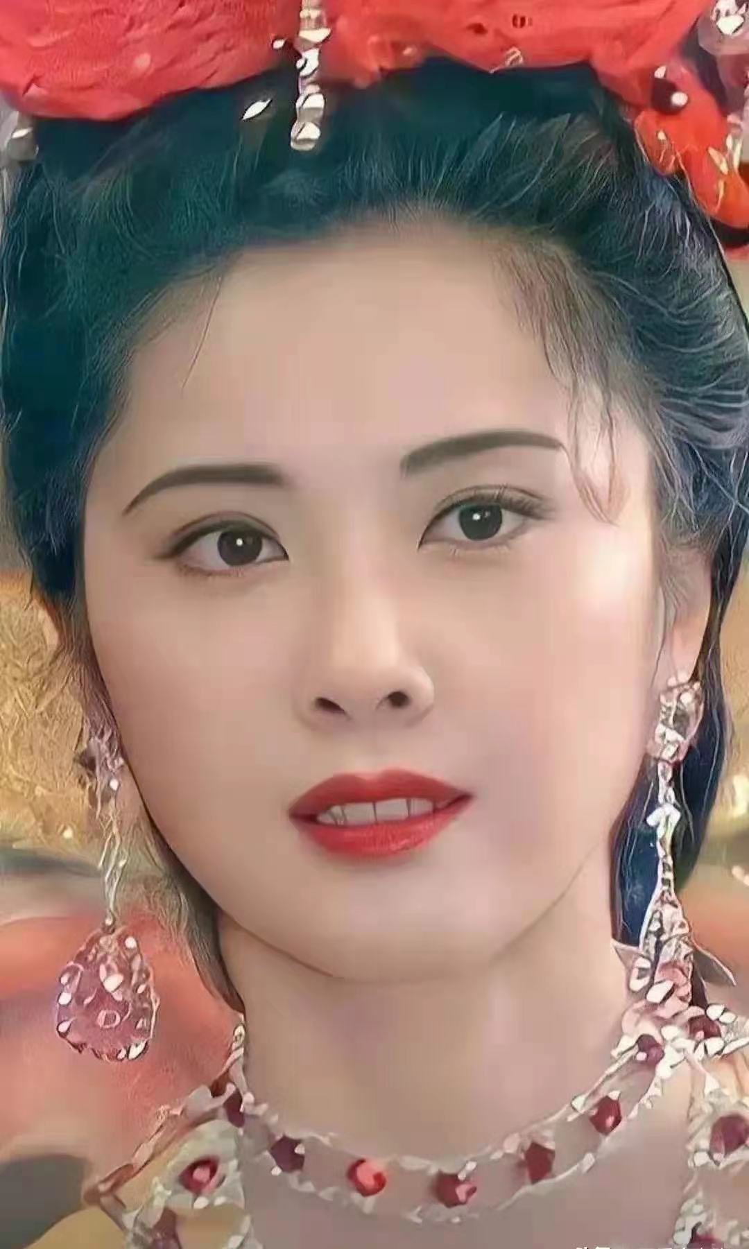 以前的女明星，自然老去的样子都好。话说现在这些整容的明星，不知道老了以后，脸会怎