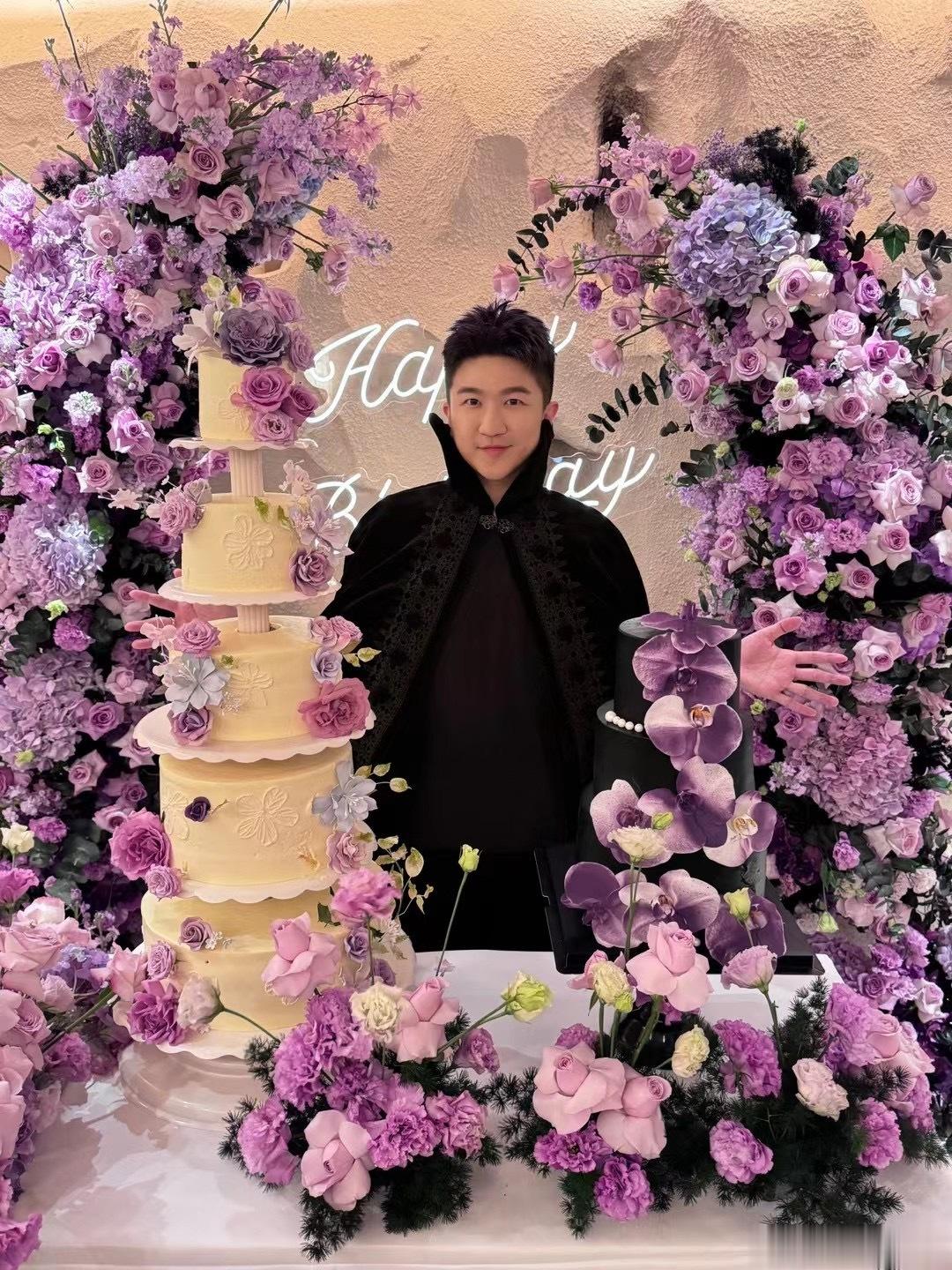 某人生日因为我在高架上堵了一个多小时迟到了不记得第几个年头了但还是祝我的宝贝bi