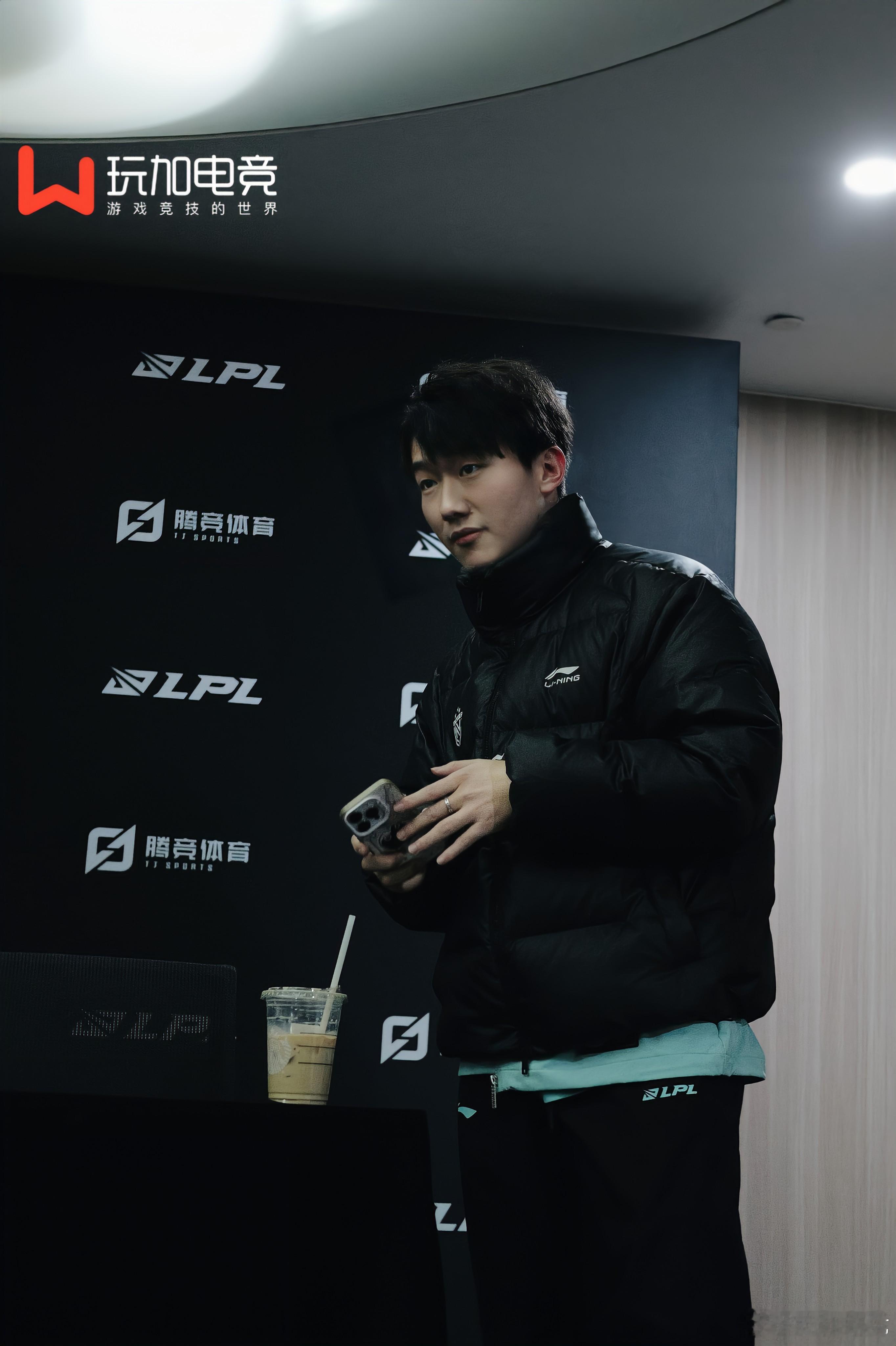 捕捉到一个咪醒lng小组第一晋级骑士之路2026lpl最前线2026lpl第一赛