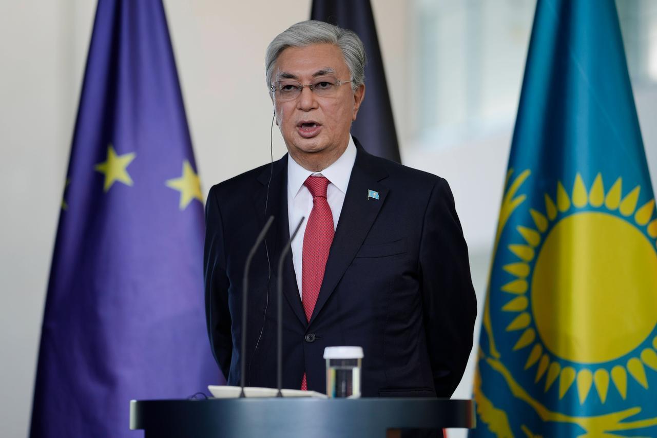 美日的美梦碎了一地！哈萨克斯坦刚想“脚踩两只船”，黑海的无人机直接给了它一记响亮