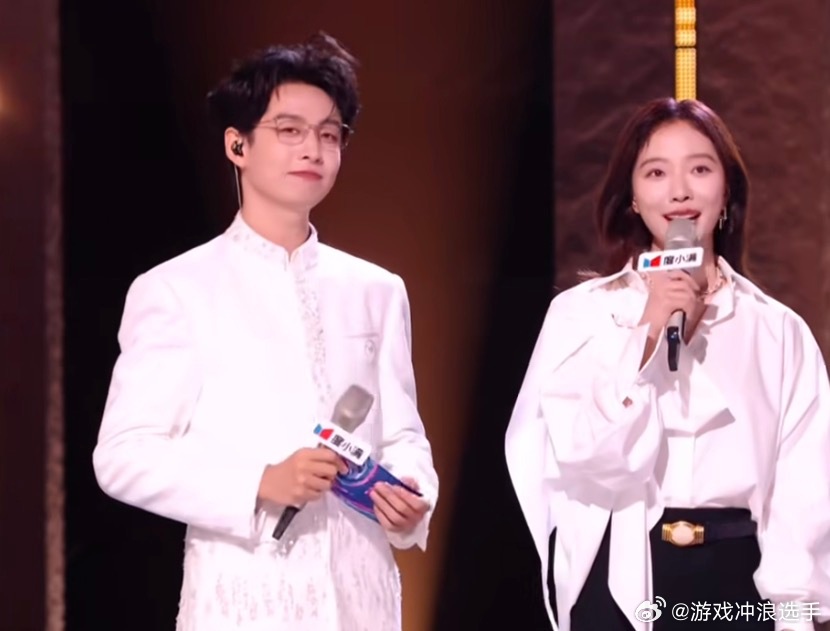 浪姐总决赛谢娜去哪了浪姐总决赛 人家主持的时候说咋咋呼呼的太吵了要换掉，现在人不
