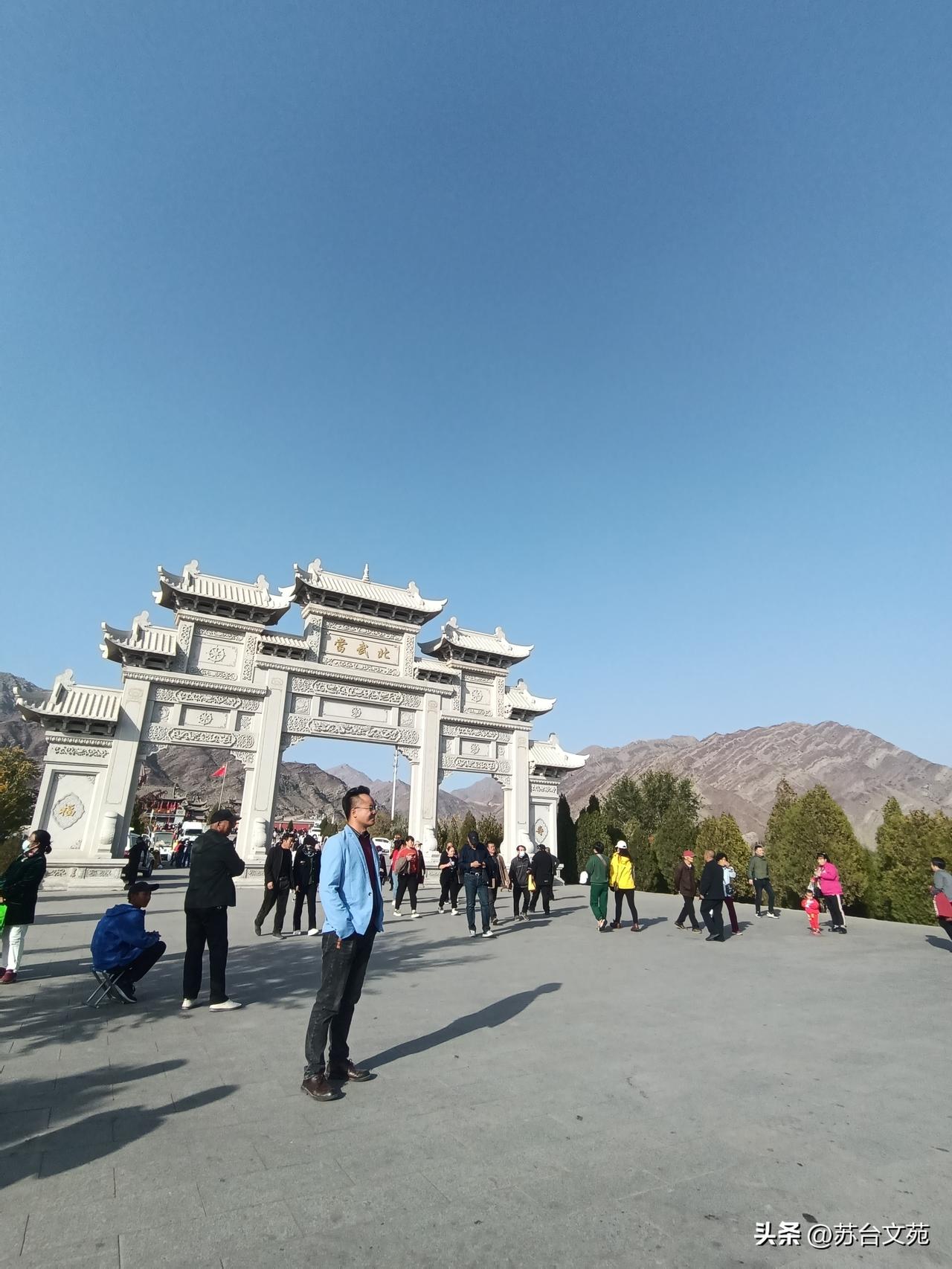 相比较20岁和40岁，我更喜欢40岁的自己。40➕的我们，即使饱经风霜，却依旧笑