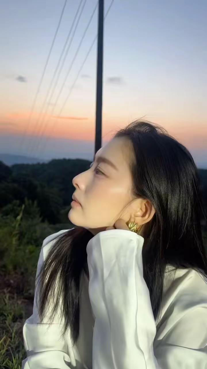 我想挣很多钱 买下我的自卑 买下我的欲望买下我的未来 买下你的顾虑和权衡利弊