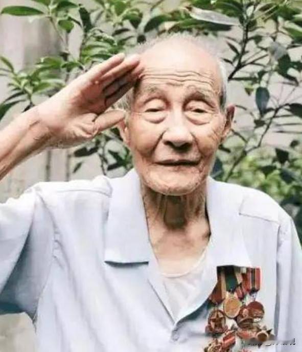 “我是一等战斗功臣，为何我孙子当兵却被拒绝了？”2000年元月上旬，湖北省咸宁市