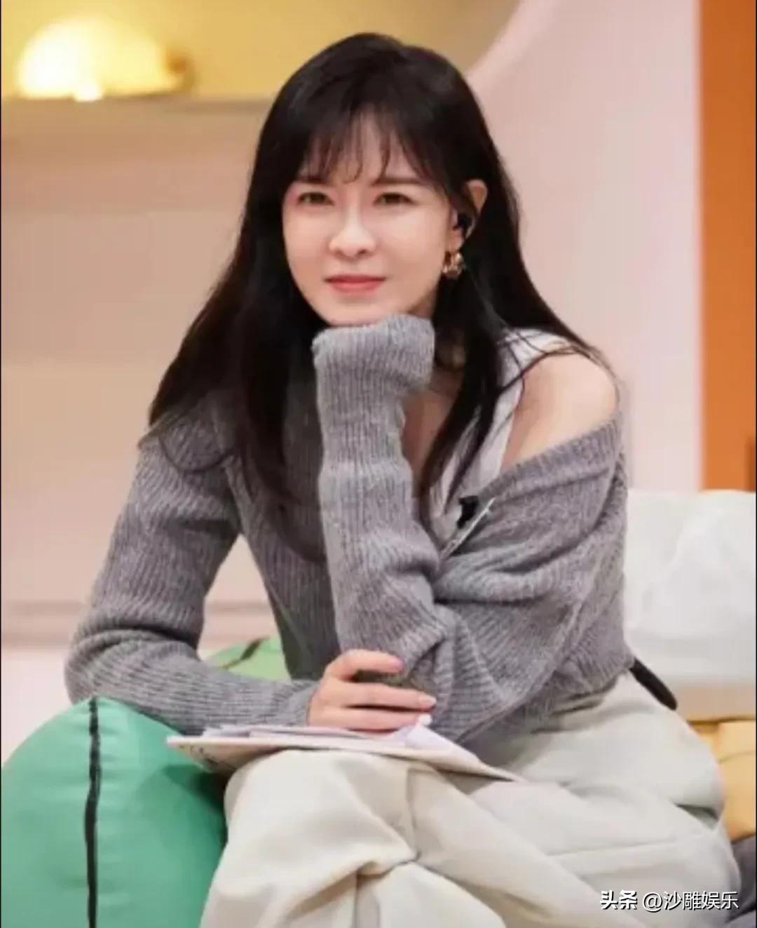 李艾，让大家扎心了！

3月8日，主持人李艾突然冲上热搜。本以为她是要秀一把40