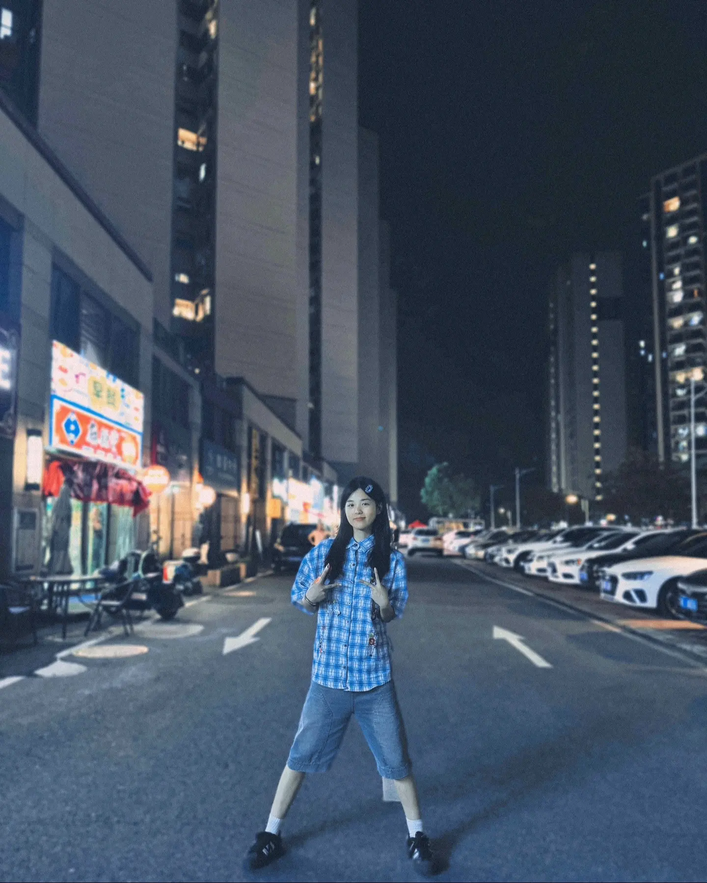 渴求拥有能轻声细语对我说话的人。今天穿什么松弛感穿搭一键入秋