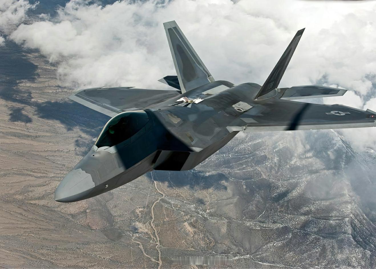 美国F-22“猛禽”战斗机F-22“猛禽”（Raptor）战斗机是世界上最先服役