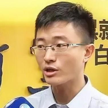 我觉得他才是台湾岛上“唯一”的明白人……

台湾新党曾一度是继国民党、民进党后的