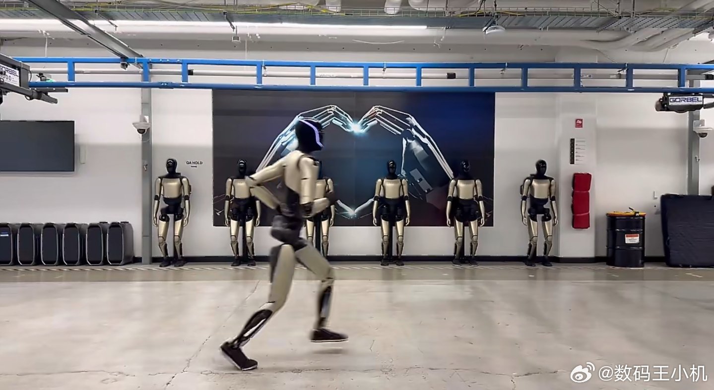 特斯拉发布人形机器人跑步视频感觉跑起来还挺流畅啊，能不能背着孩子去上学，这样就不
