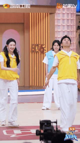 张艺凡杨迪cha了怪奇物语舞蹈张艺凡杨迪双人舞太绝了！怪奇物语编舞跳得默契又抽象