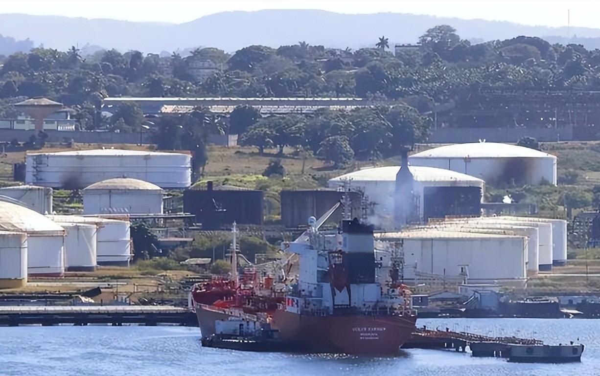 古巴在应对美国长期封锁的过程中，核心是坚持“保民生、稳能源、拓外交、促改革”，内