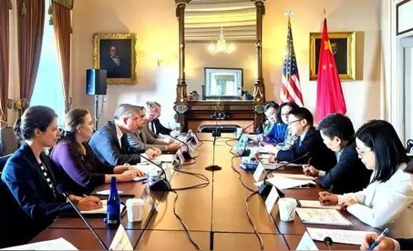 美国在找中国进行谈判，都是被逼到墙角的无奈之举，但凡美国能拿捏中国，都会对中国颐