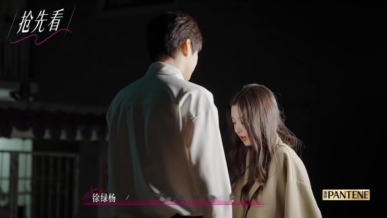 周佑凌给柳柳披外套周佑凌给柳柳披外套！！！我柳也真是不把周当外人，＂眼泪鼻涕都糊