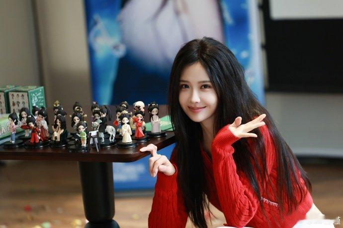 王艺瑾你对你的脸做了什么 不过是换了个妆造而已，干嘛大惊小怪的！ 