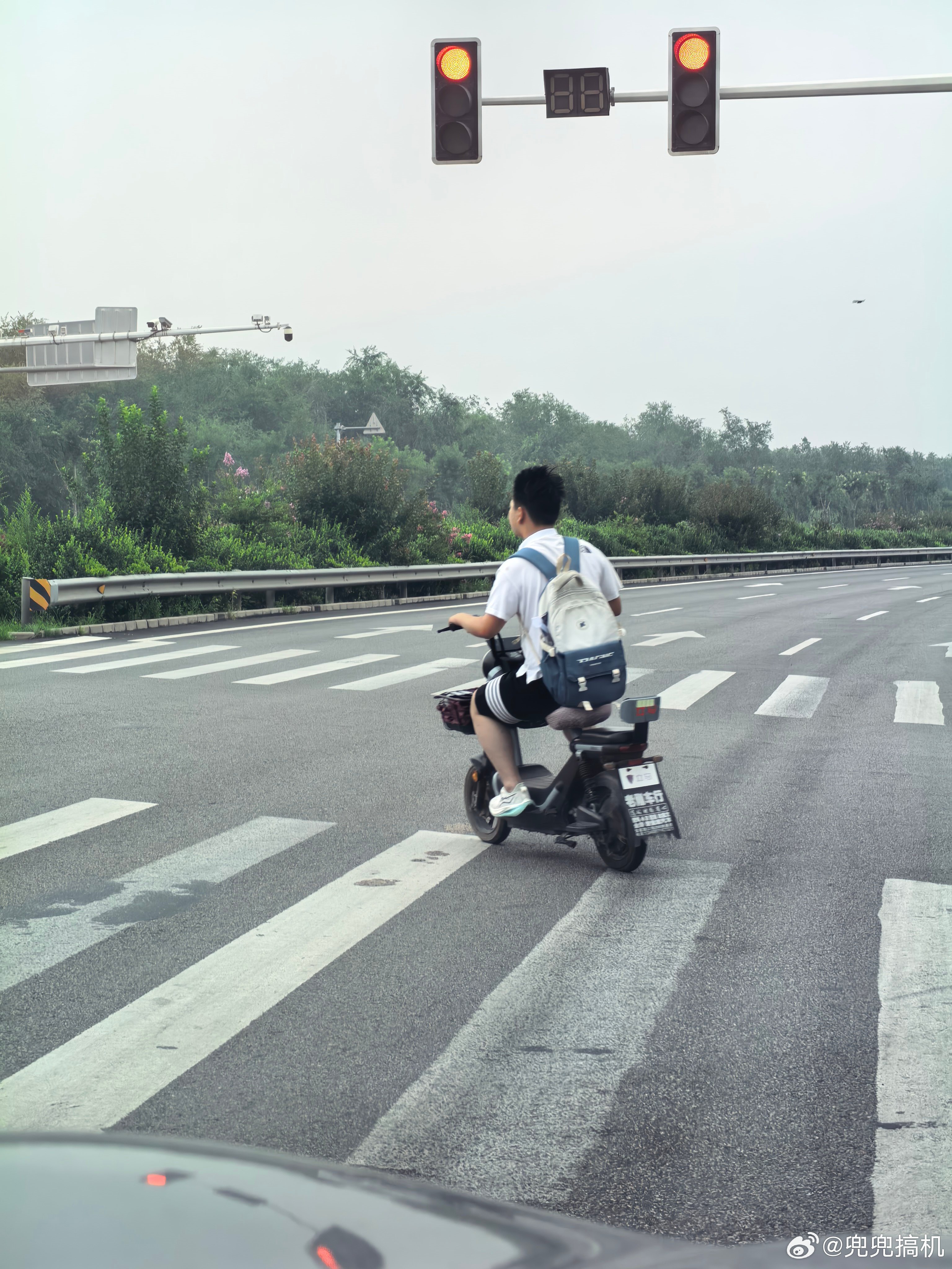 我的上班搭子，看到他就知道我快迟到了。 