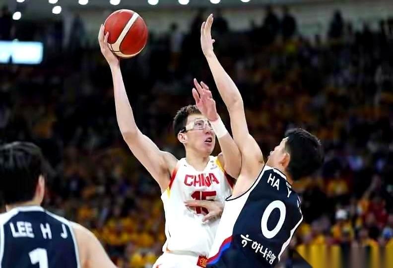 我真不敢信，在北京，在家门口，在五棵松啊……就这么输给了韩国队。
那哨声一响，我