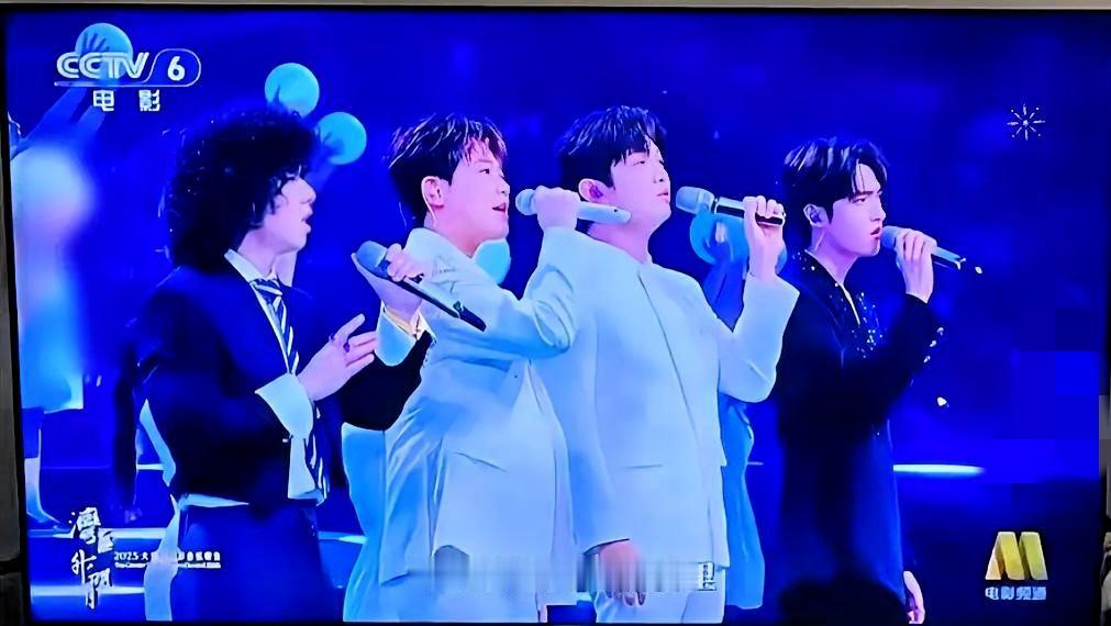 我估计明年的大湾区演唱会，应该没
几个明星敢去了，这哪是演唱会啊，
这明明就是一