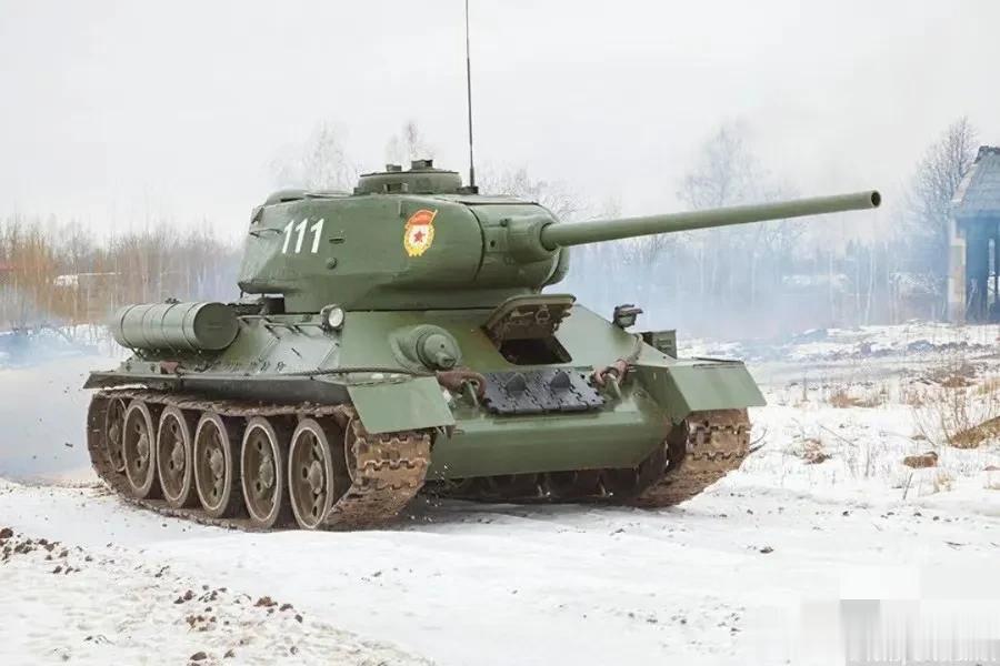  1942年苏联军方高层决定生产一种新坦克，原型车T-43应运而生，然而，虽然装