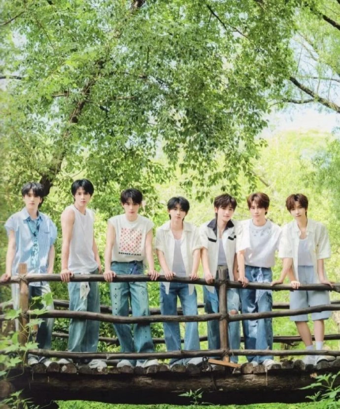 被时代少年团当成私生了 不是不信任，是被吓怕了，连正常路过都会被当成私生，拒绝私