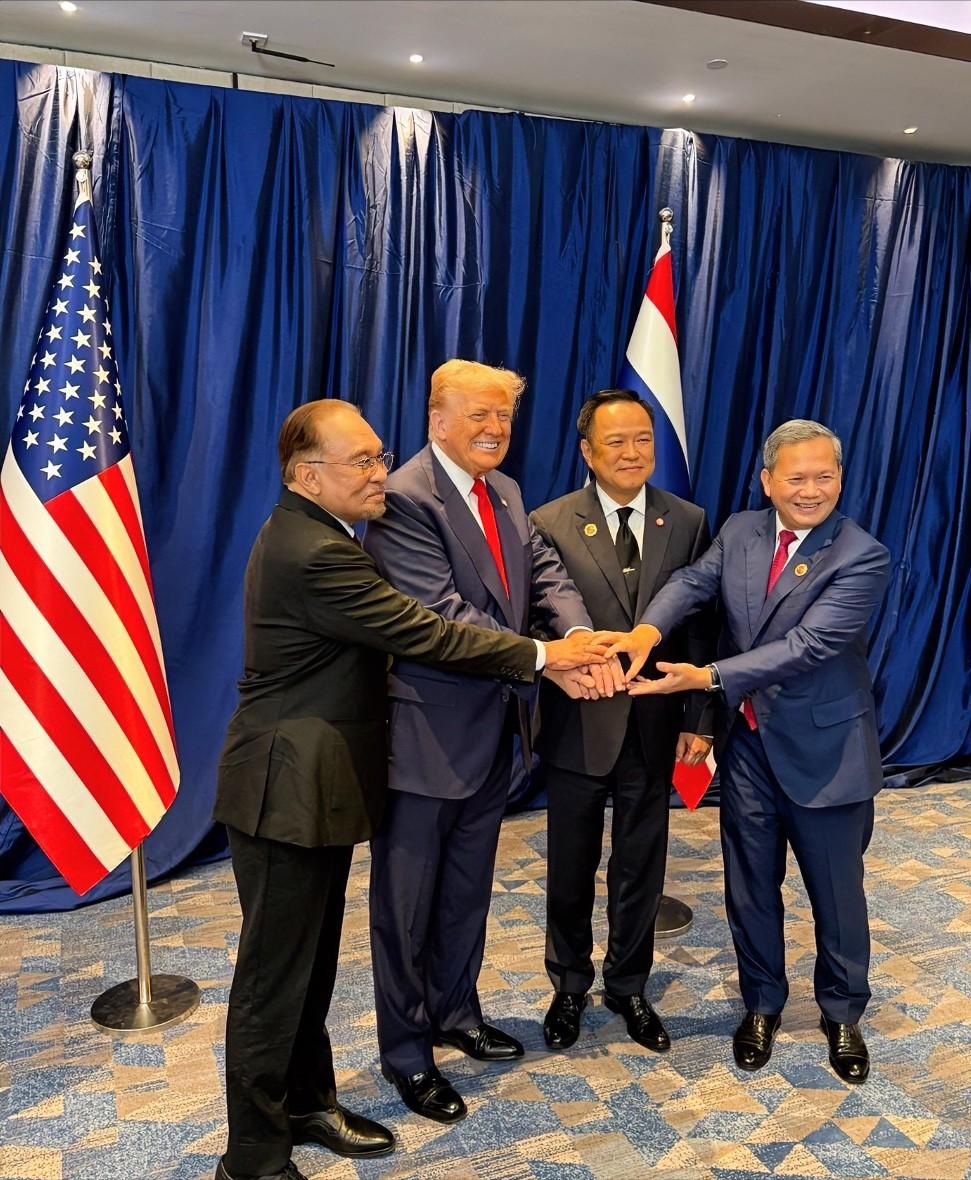 在特朗普的所谓见证下，泰国和柬埔寨在马来西亚吉隆坡签署了和平协议，随后，柬埔寨与