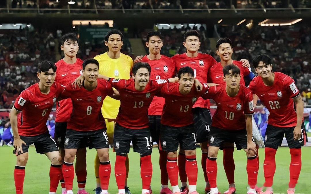 韩国队世界杯训练营上空现不明无人机孙兴慜还没登场，训练场先上演“谍影重重”。无人