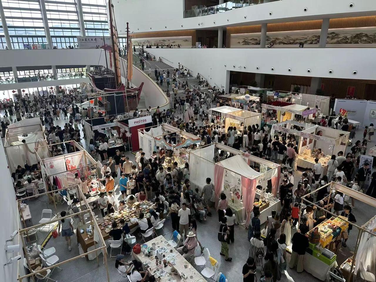 感觉国庆汕头来了一亿人，哪哪都是人。汕头 国庆 国庆客流