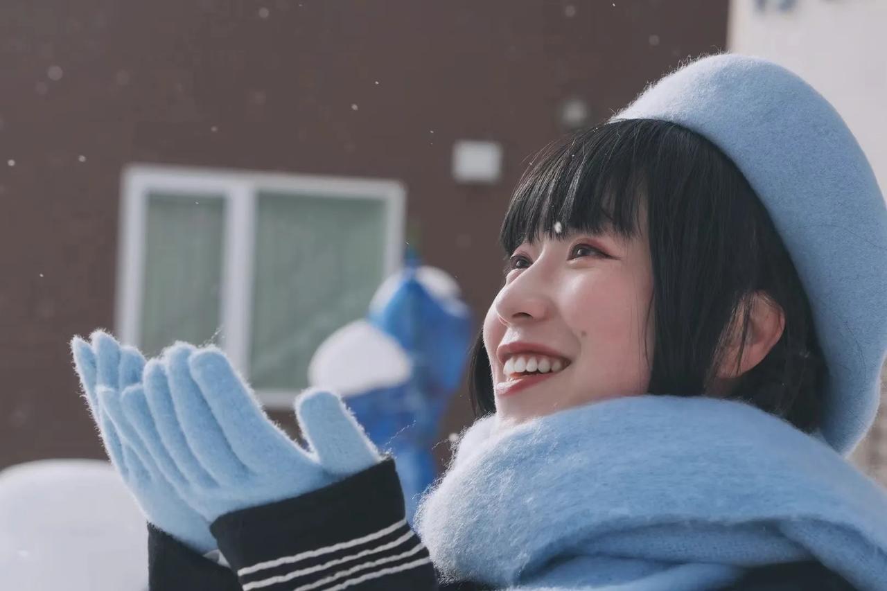 冬至去看雪，
北海道小樽今天的雪下了又停
停了又下
遇见没遇见都是
生活的礼物?