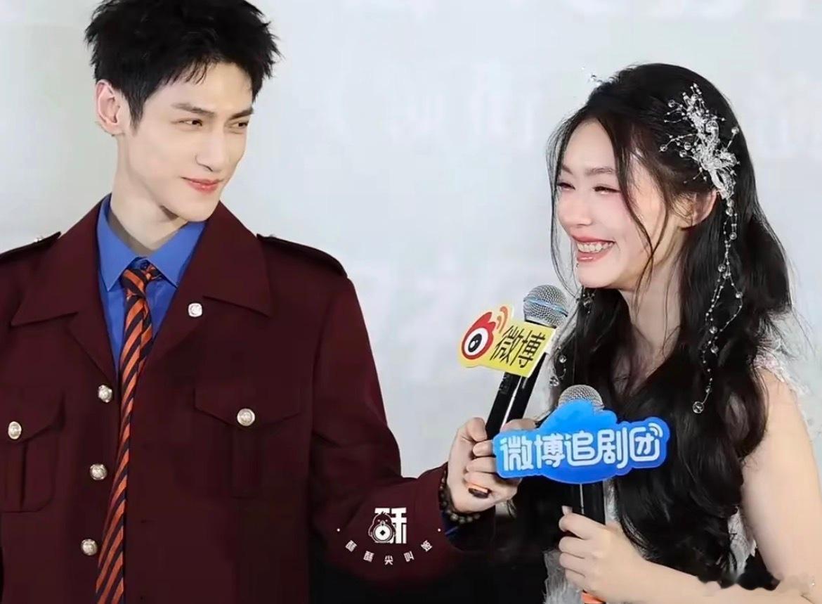 罗云熙林允水龙吟情侣装水龙吟 华服叠光，氛围炸裂！罗云熙的清贵与林允的柔雅相映成