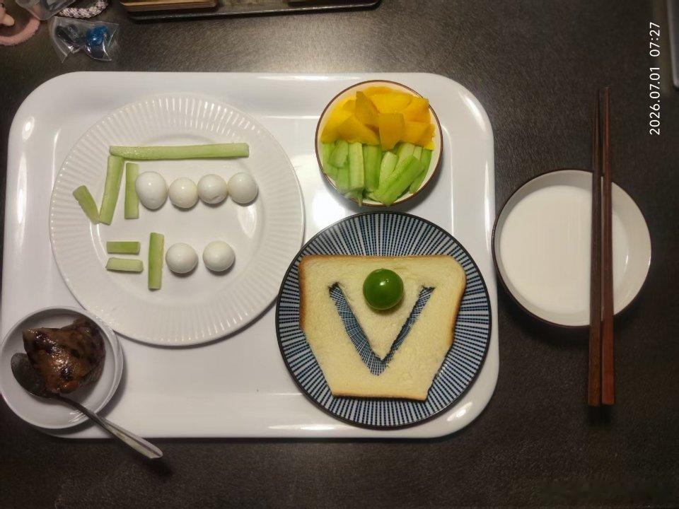 今天考数学，姥爷给大美做的早餐大美日常
