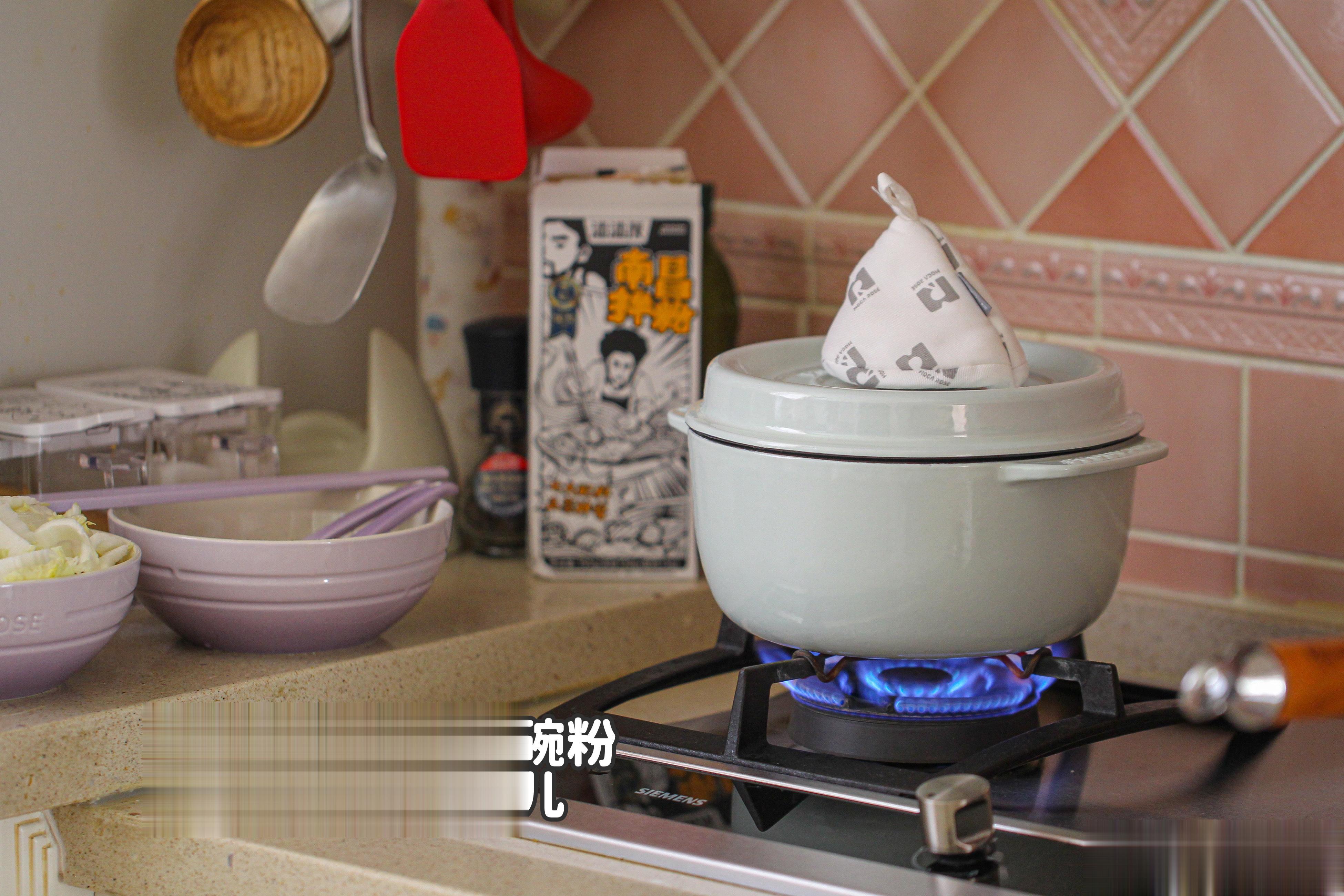 [微风][微风][微风]夏天很爱嗦粉+冰汽水养生汤几乎隔天喝一次，四神汤+陈皮调