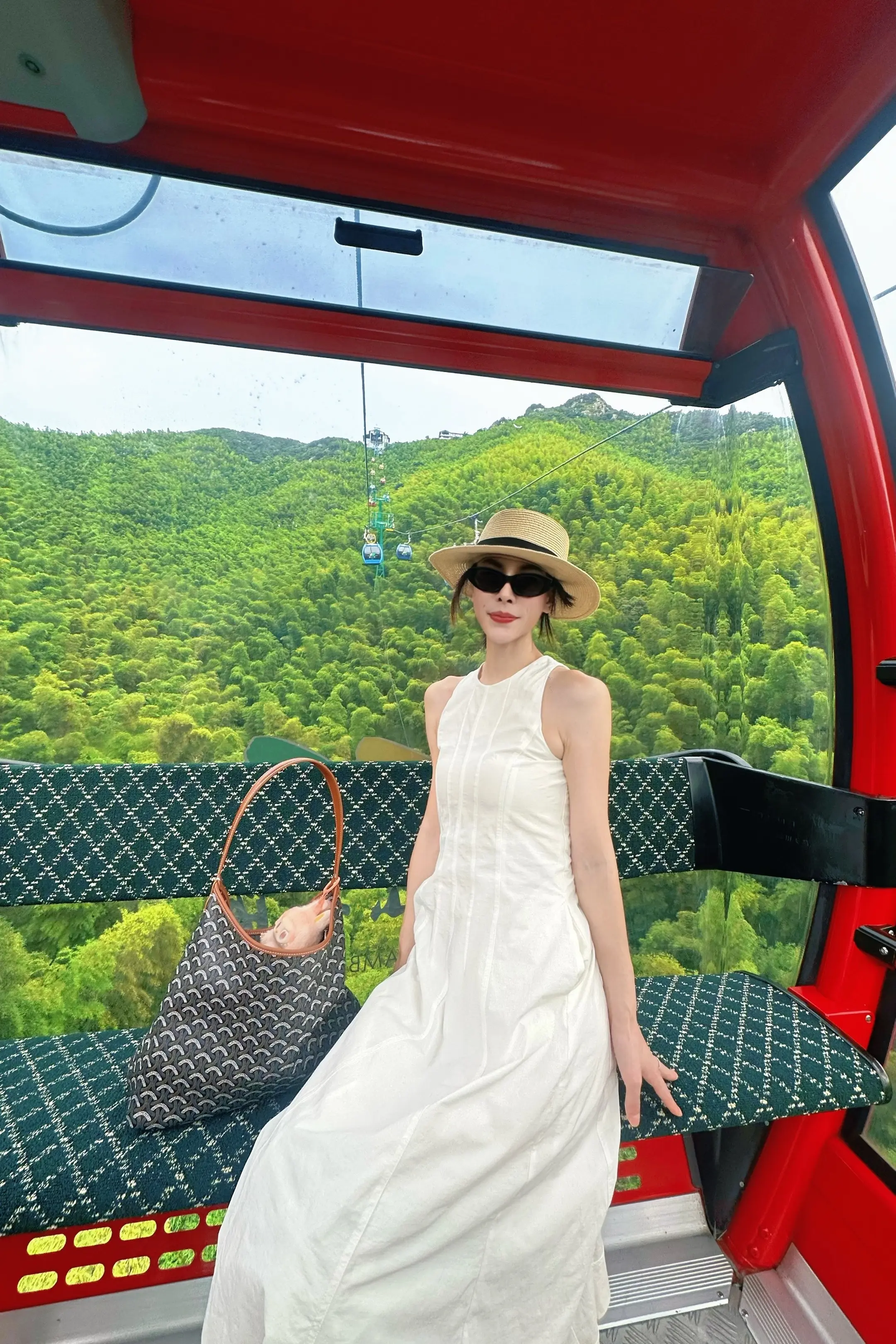 山里避暑。🚡