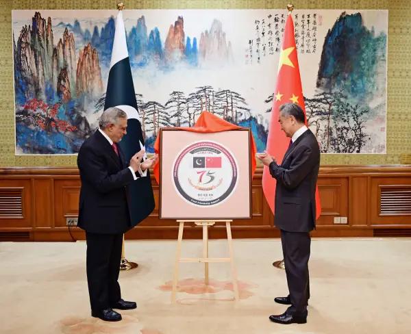 “巴铁”这个词有多火？它不只是个网络热词，更像是刻在中国人骨子里的一个老朋友的名