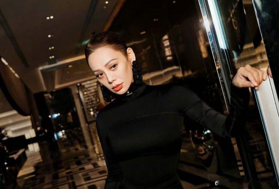 75岁刘晓庆成团宠，宁静收起锋芒显温柔，全员善良默契足，无矛盾的姐圈相处太让人喜