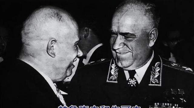 当局者迷，旁观者清，中国人为什么全网骂赫鲁晓夫？因为赫鲁晓夫通过阴谋叛变，开启枪