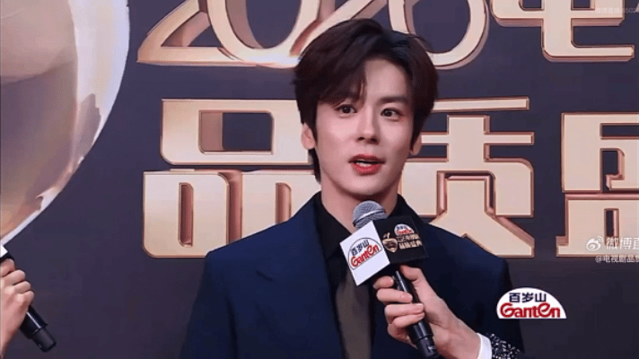 魏哲鸣回应帅是你的命 魏哲鸣红毯一出场就吸引了所有目光！清贵气质与生俱来，松弛感