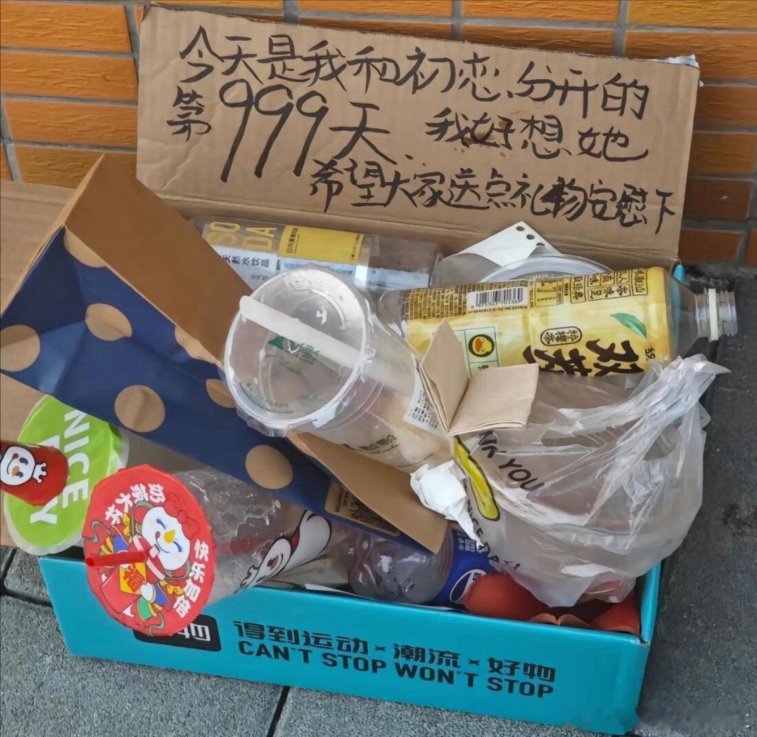 第一个往里面扔乐色的同学真是天才还是好人多啊，同学们的刻薄看的人心里暖暖的