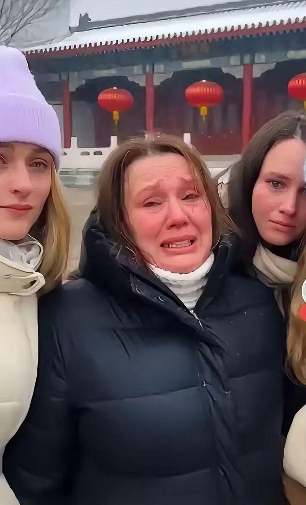 一位乌克兰母亲说了一句话让全网泪目，她让三个女儿都嫁给中国人，连彩礼都不要，也没