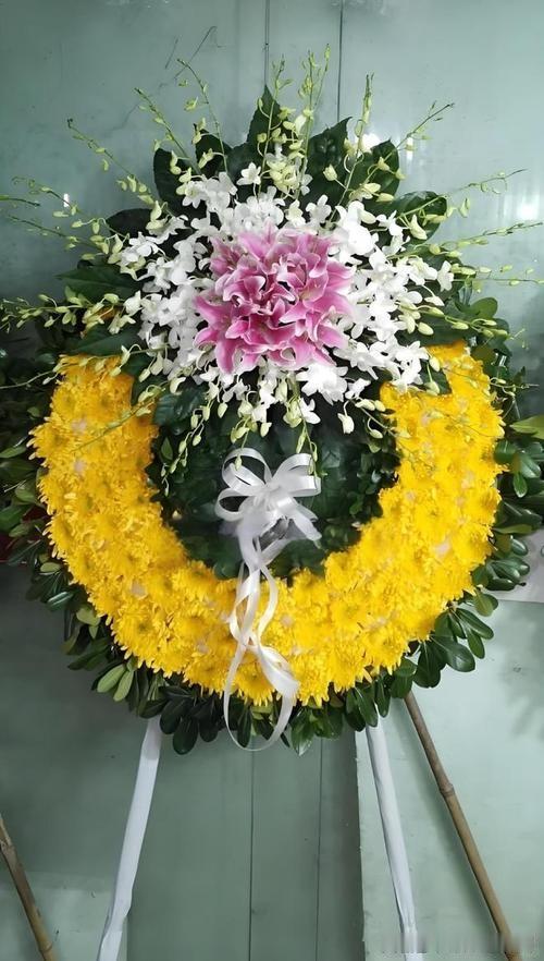 死人的钱太好挣了，殡仪馆的丧葬用品天价出售

今天单位同事爸爸突然病故，得知噩耗